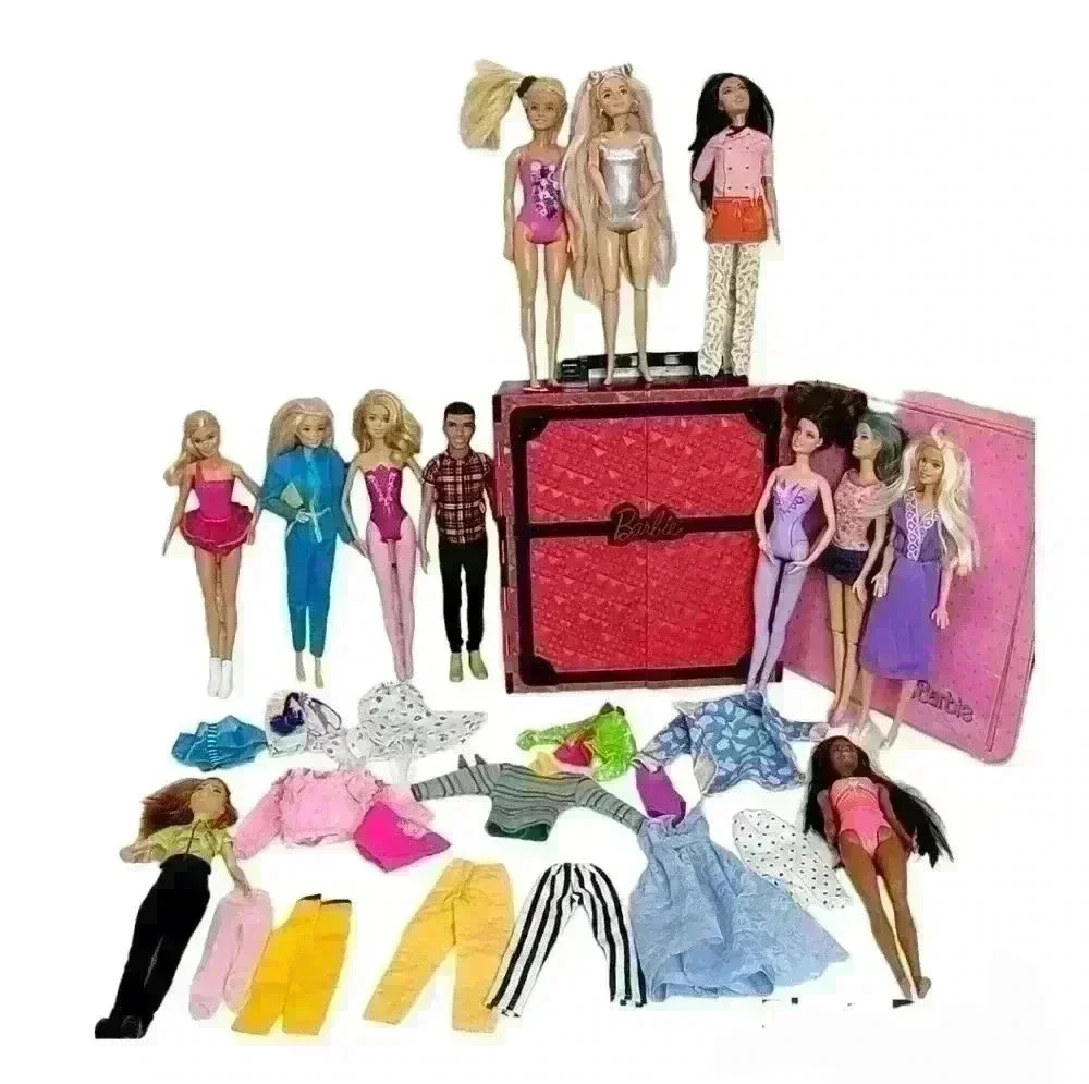 2011 Barbie Fashionista Closet Carrying 1985 Vintage lot Barbies Cloth S…